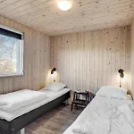 Gorgeous In Idestrup With Kitchen בית נופש